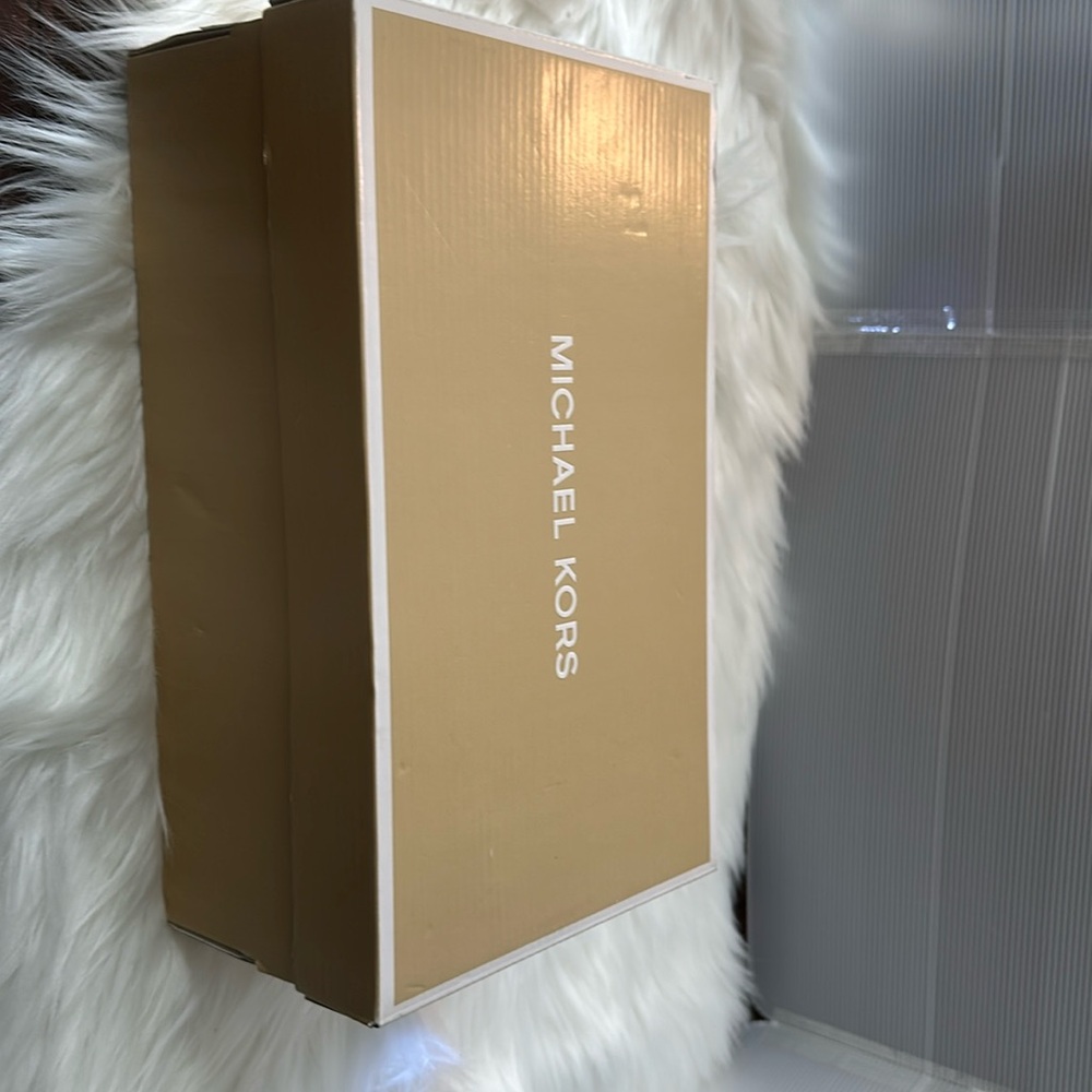 Michael Kors size 10 gold flats